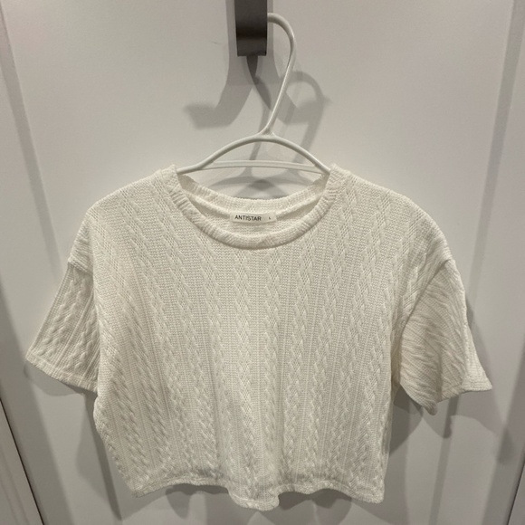 white cropped knit style shirt - Picture 1 of 2